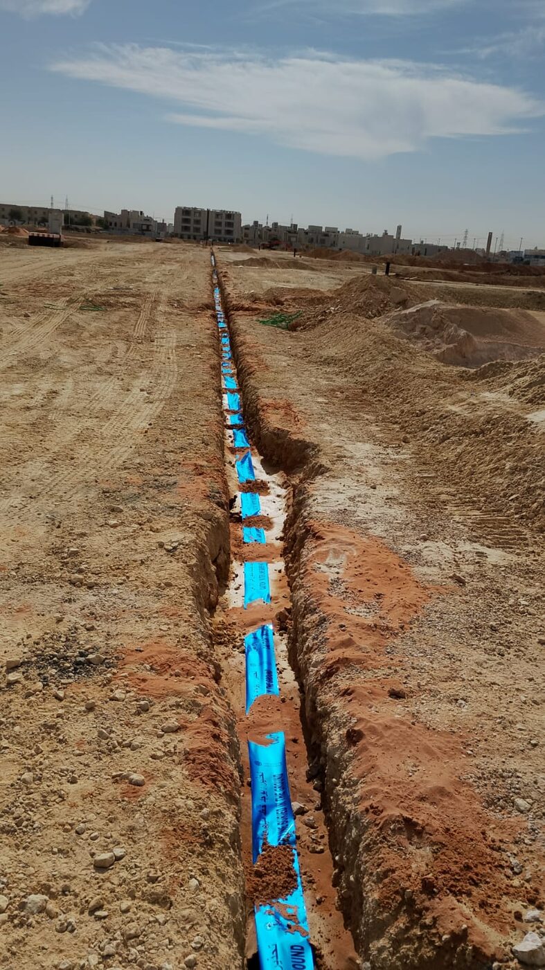 Buried HDPE potable water main in open trench, Al-Munsiyah, Riyadh